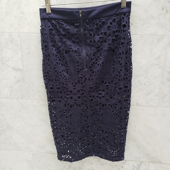 re:named Navy Mid Length Cutout Skirt Size S - Picture 2 of 4